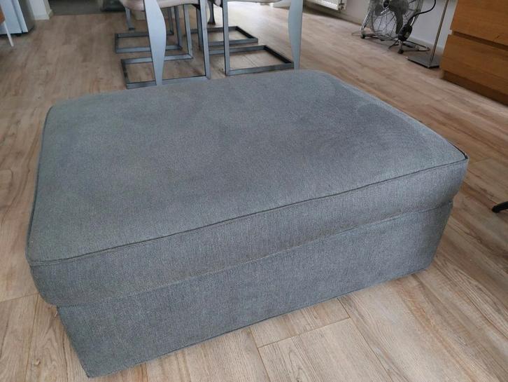 Grote Poef/ Kivik(ikea) e 45,- Olijfgroen (Nieuw e 159,-), Huis en Inrichting, Banken | Voetenbanken en Poefen, Zo goed als nieuw
