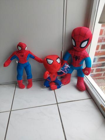 Set van 3 Spiderman knuffels. De grote Spiderman heeft gelui beschikbaar voor biedingen