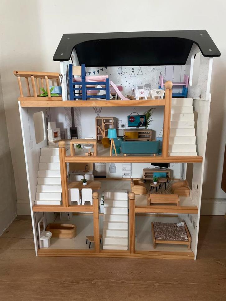 Petit Amelie Poppenhuis met Inrichting & Poppetjes, Kinderen en Baby's, Speelgoed | Poppenhuizen, Gebruikt, Poppenhuis, Ophalen