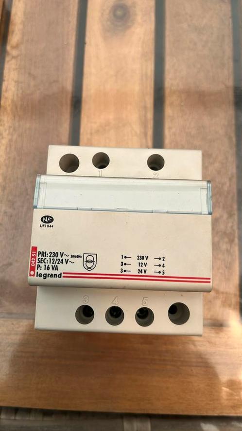 Legrand UF1044 transformator, Doe-het-zelf en Verbouw, Elektra en Kabels, Gebruikt, Overige typen, Ophalen of Verzenden