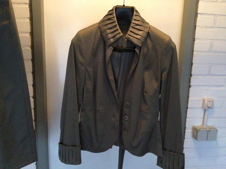 Grijs mantelpakje met kokerrok - Maat 40, Kleding | Dames, Jasjes, Kostuums en Pakken, Zo goed als nieuw, Kostuum of Pak, Maat 38/40 (M)