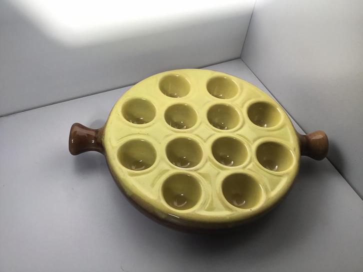 Als nieuw: La Bourguignonne ovenschaal 12 slakken, Huis en Inrichting, Keuken | Servies, Nieuw, Schaal of Schalen, Overige stijlen