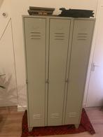 Lichtgrijze lockerkast met planken en hangvakken, Ophalen, Gebruikt