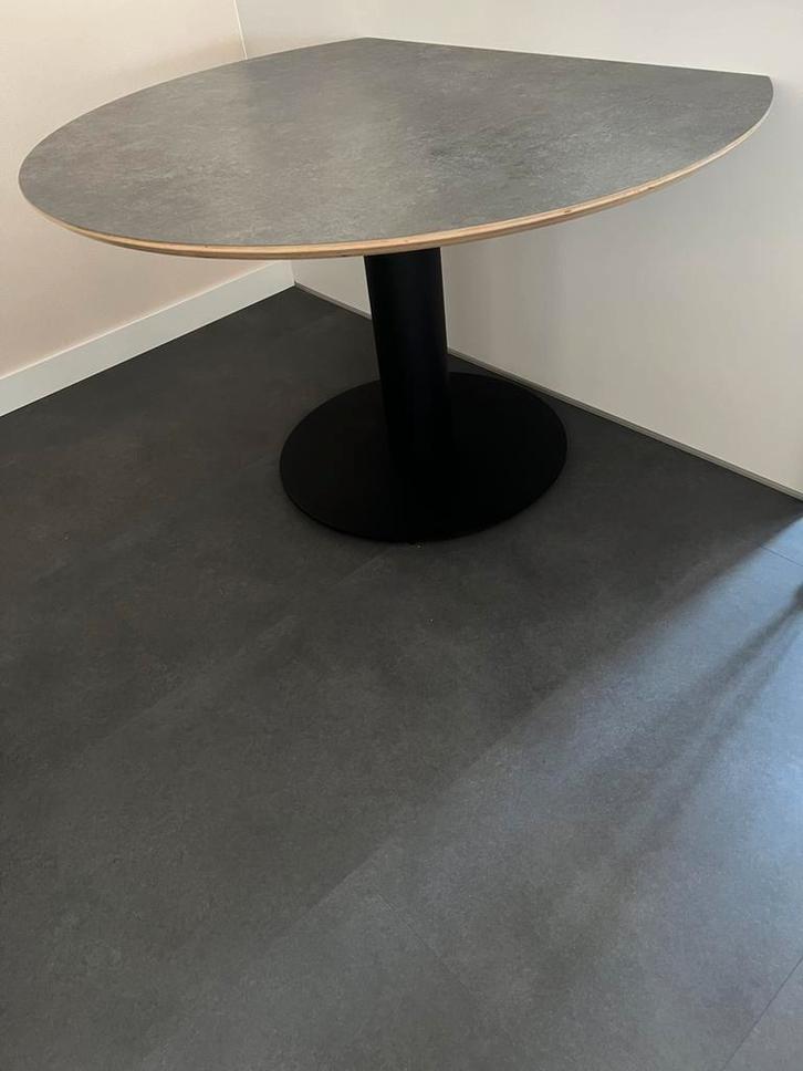 HPL Eetkamertafel Halve Cirkel in Grijs Tinten 105/130., Huis en Inrichting, Tafels | Eettafels, Zo goed als nieuw, 50 tot 100 cm