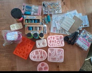 Mallen, oogvelletjes om poppetjes  te maken met  klei beschikbaar voor biedingen