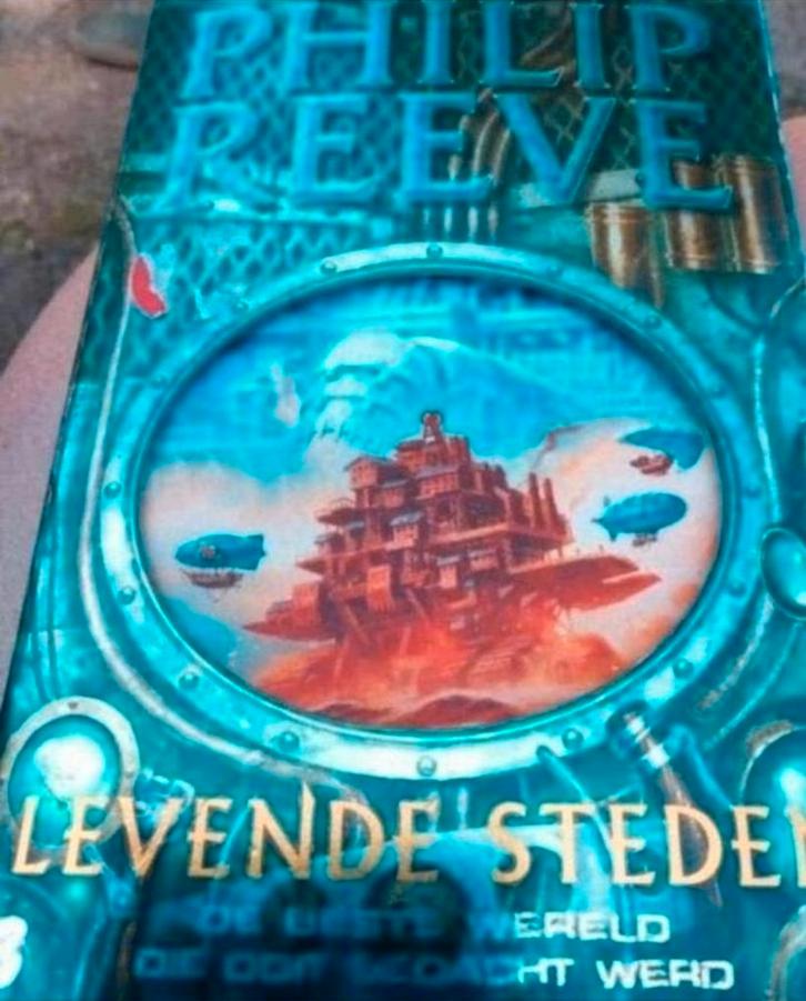Levende Steden - Philip Reeve, Boeken, Fantasy, Gelezen, Ophalen of Verzenden