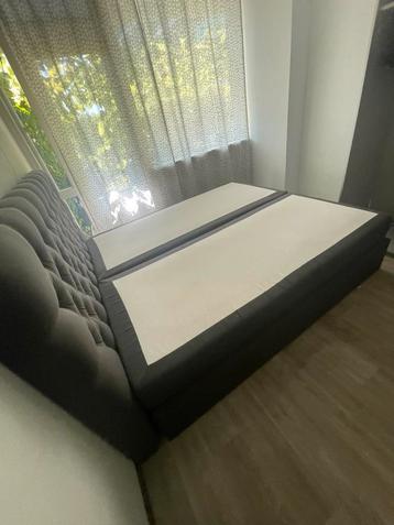 Tweepersoonsbed bijna nieuw beschikbaar voor biedingen