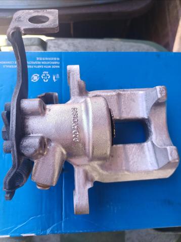 TOYOTA AURİS REMKLAUW/ REMTANG RECHTS EN LİNKS ACHTER beschikbaar voor biedingen