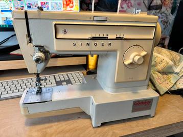 Singer 578 vintage naaimachine met voetpedaal beschikbaar voor biedingen