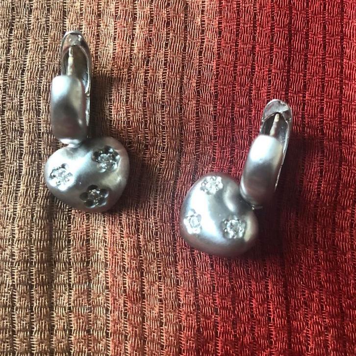 Witgouden gematteerde oorhangers met briljanten(certificaat), Sieraden, Tassen en Uiterlijk, Oorbellen, Zo goed als nieuw, Goud