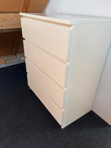 Malm ladekast IKEA - vier lades beschikbaar voor biedingen