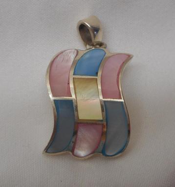 Zilveren massieve hanger met parelmoer nr.020 beschikbaar voor biedingen