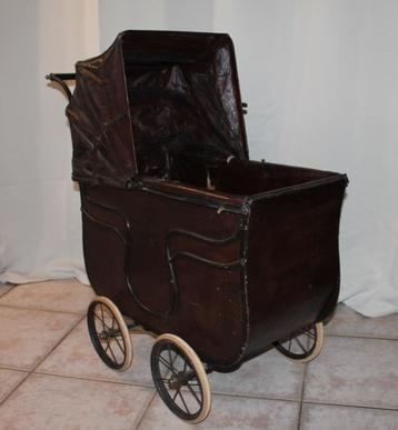 Antieke poppenwagen 1920 beschikbaar voor biedingen