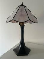 Tiffany Tafellamp - Zachtroze Kap - Goede Staat, Huis en Inrichting, Ophalen of Verzenden, Gebruikt, Glas, Minder dan 100 cm