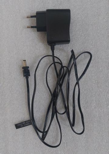 AC/DC Netadapter / Adapter / Oplader. Output: 9.6V-DC 0.3A.  beschikbaar voor biedingen