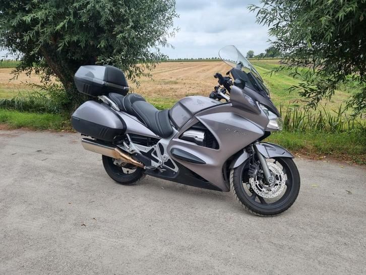 Zeer complete ST1300 Pan European, lage km's, Motoren, Motoren | Honda, Particulier, Toermotor, meer dan 35 kW, 4 cilinders, Motorrijbewijs A