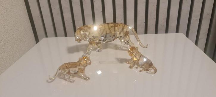 Swarovski Jaarstuk Tijger met Welpen 2010, Antiek en Kunst, Antiek | Glas en Kristal, Ophalen of Verzenden