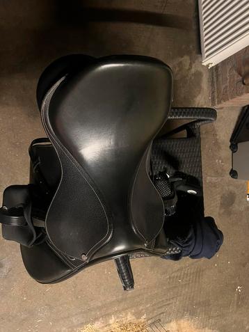 Eric thomas zadel 17,5 inch (2 maanden gebruikt) beschikbaar voor biedingen