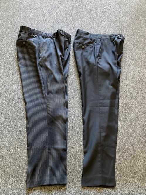 Twee nette heren pantalons, zwart en krijtstreep, maat 44, Kleding | Heren, Broeken en Pantalons, Gedragen, Maat 46 (S) of kleiner