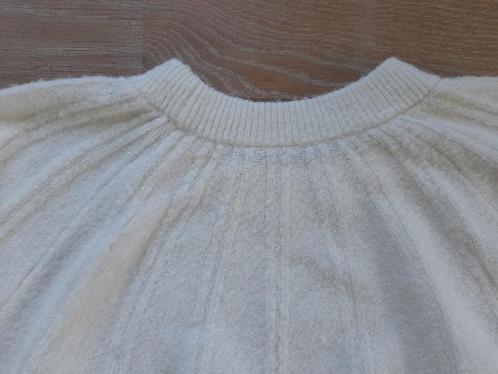 Zachte witte trui van Just a Joke, mooie hals, maat 44, Kleding | Dames, Truien en Vesten, Zo goed als nieuw, Maat 42/44 (L), Wit