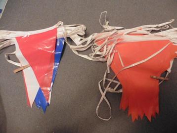 buitenvlaggetjes drie slingers 2x oranje en 1x roodwitblauw beschikbaar voor biedingen