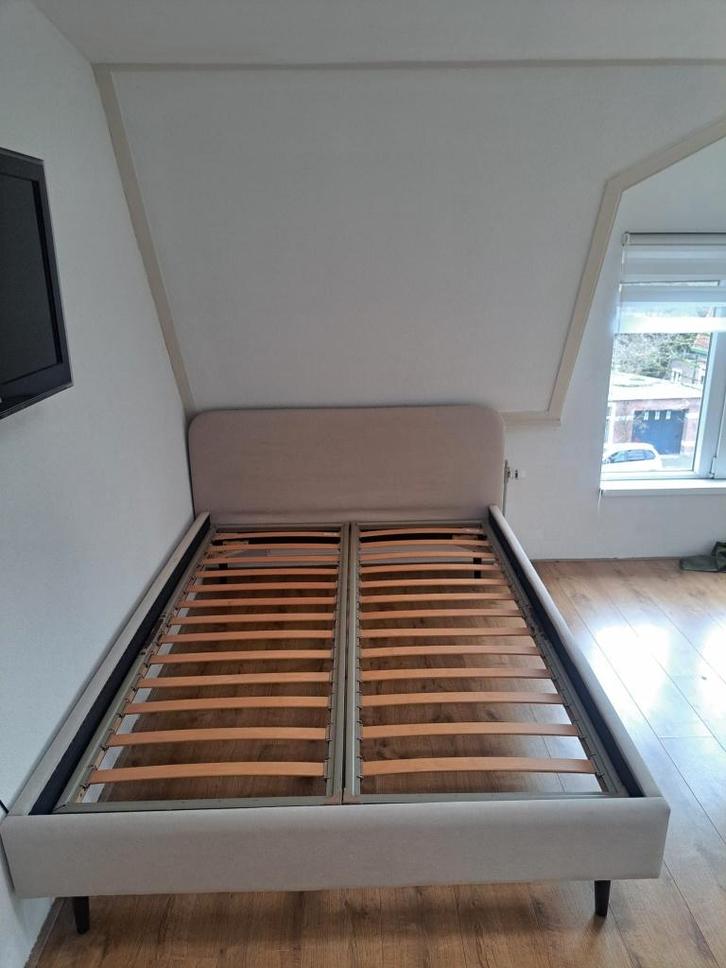 Mooi 140x200 bed (gratis op te halen), Huis en Inrichting, Slaapkamer | Bedden, Gebruikt, Tweepersoons, 140 cm, 200 cm, Hout, Wit