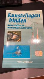 Kunstvliegen binden van Wim Alphenaar, Watersport en Boten, Hengelsport | Vliegvissen, Overige typen, Ophalen of Verzenden, Zo goed als nieuw