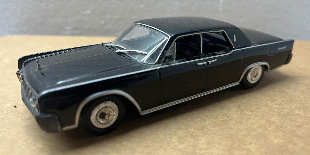 1:43 Universal Hobbies , Lincoln Continental, Hobby en Vrije tijd, Modelauto's | 1:43, Ophalen of Verzenden, Zo goed als nieuw