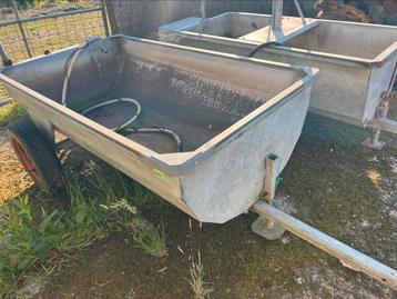 Mobiele weide drinkbak gegalvaniseerd 1000 L met zonnepaneel beschikbaar voor biedingen