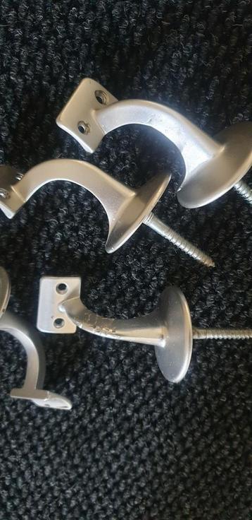 4x trapleuning steunen beschikbaar voor biedingen