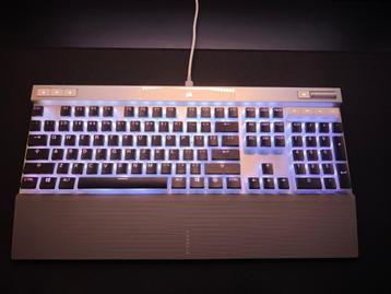 Corsair K70 PRO White + SteelSeries PrismCAPS black beschikbaar voor biedingen
