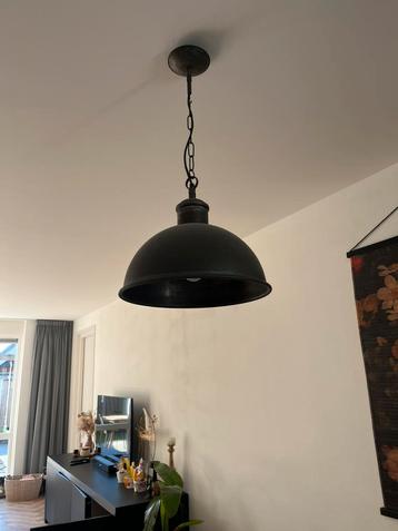 Zilveren lamp beschikbaar voor biedingen