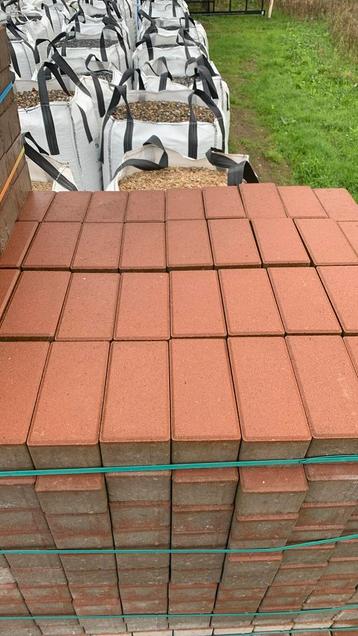 Bruine deklaag bkk 8cm B-keus 2e keus ca.100m2 beschikbaar voor biedingen