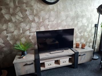 Tv meubel Grey Oak beschikbaar voor biedingen
