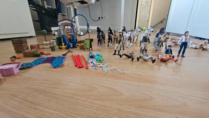 Schleich paarden, poppetjes en accesoires te koop, Verzamelen, Speelgoed, Zo goed als nieuw, Ophalen