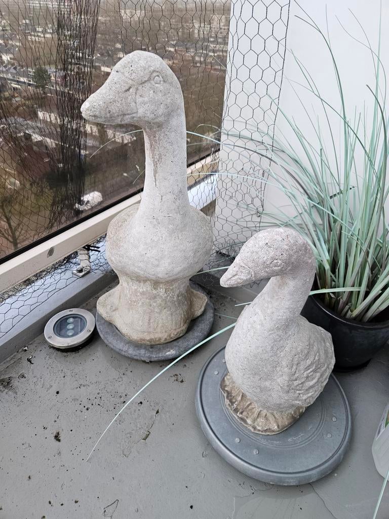 2 Betonnen Tuinbeelden Ganzen - 50/60 cm & 40cm, Ophalen, Gebruikt, Beton, Dierenbeeld
