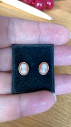 Vintage oorknopjes - Cameo, Ophalen of Verzenden, Dames