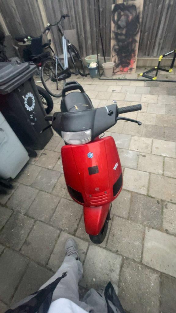 Zip type 1/2/3 70cc MOET WEG‼️‼️, Fietsen en Brommers, Scooters | Piaggio, Zo goed als nieuw, Zip, Maximaal 45 km/u, Tweetakt
