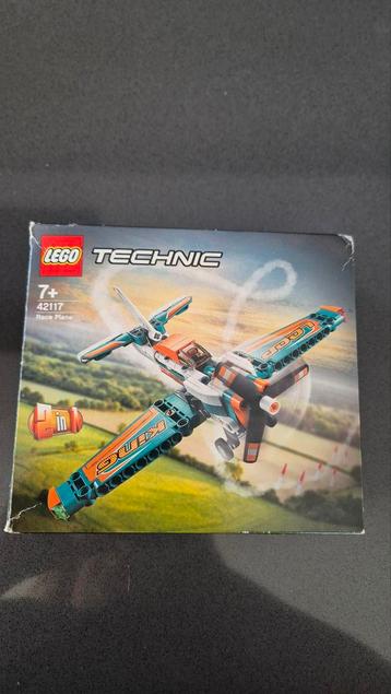 LEGO Technic Racevliegtuig 42117 beschikbaar voor biedingen