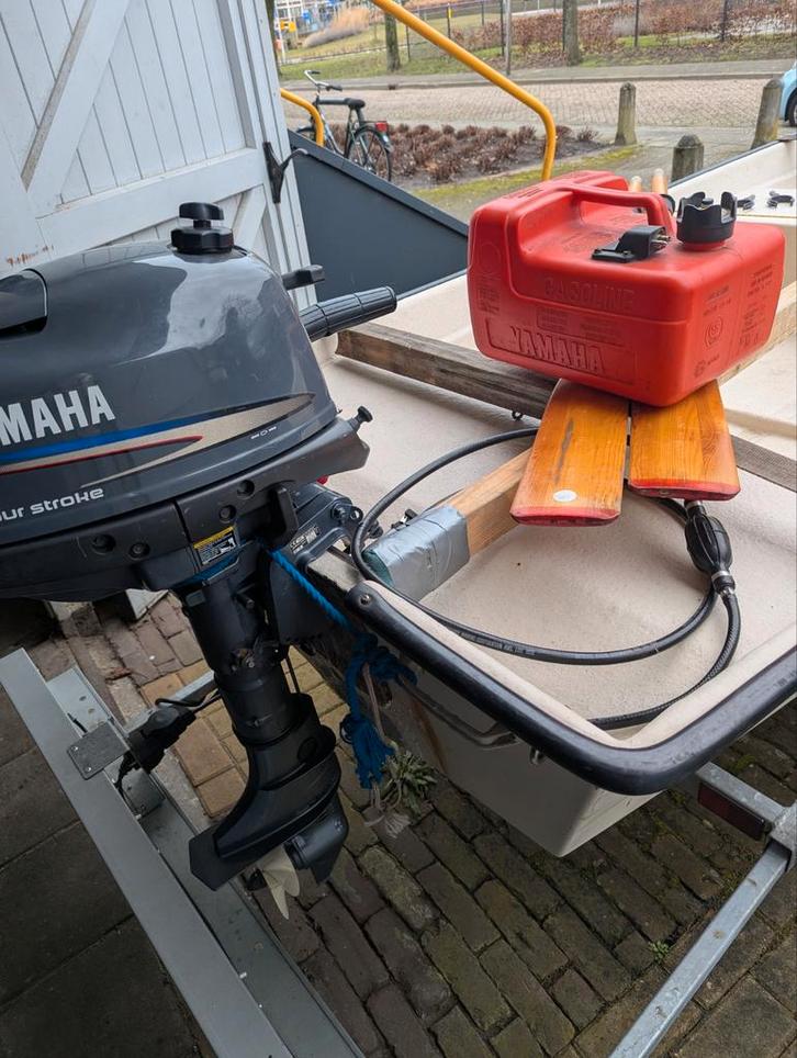 Toer/visboot, Watersport en Boten, Buiten- en Binnenboordmotoren, Gebruikt, Benzine, Buitenboordmotor, Minder dan 5 pk, Viertaktmotor