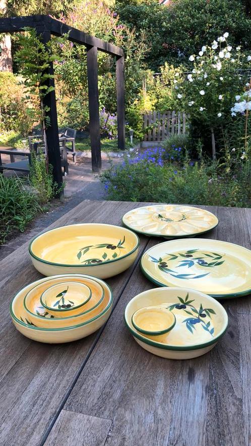 Zonnig Spaans tapas servies met olijven, Huis en Inrichting, Keuken | Servies, Zo goed als nieuw, Schaal of Schalen, Overige stijlen