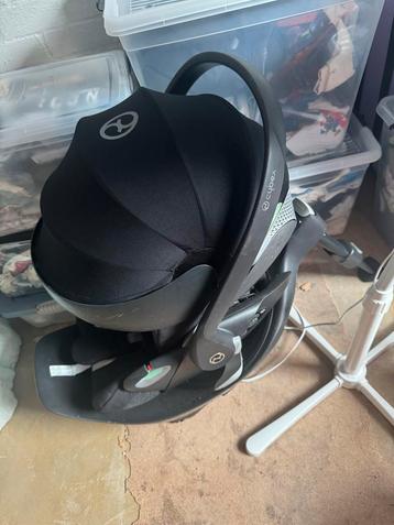 Cybex Autostoel met isofox base beschikbaar voor biedingen