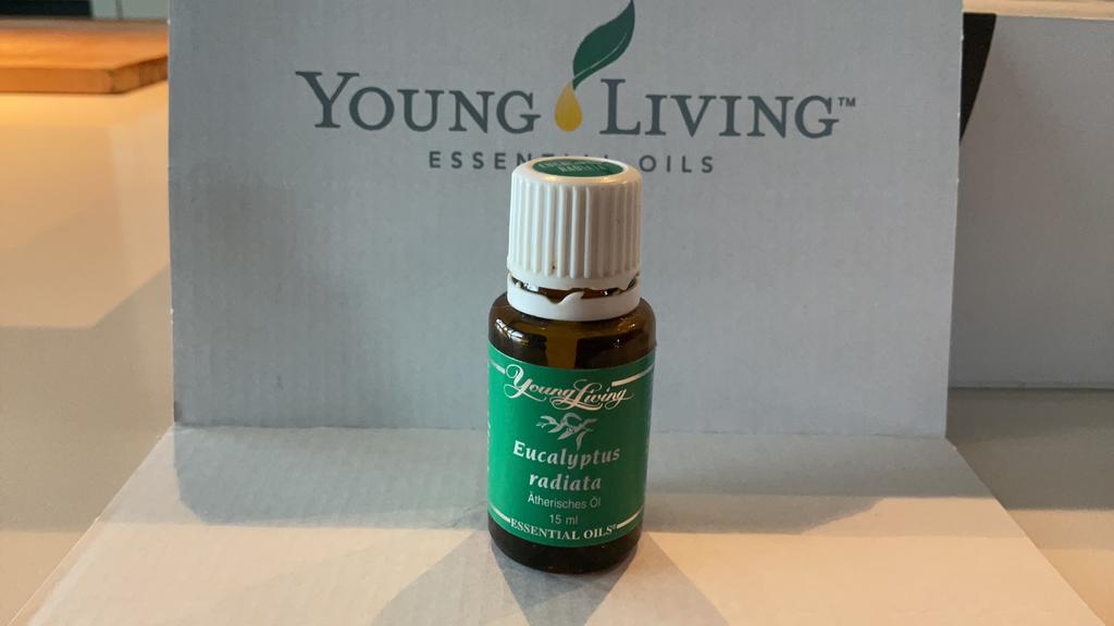 Young Living Eucalyptus Radiata 15 ml 1/4 vol, Ophalen of Verzenden, Gebruikt, Aroma