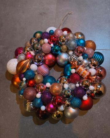 Kerstkrans “Disco Christmas” beschikbaar voor biedingen