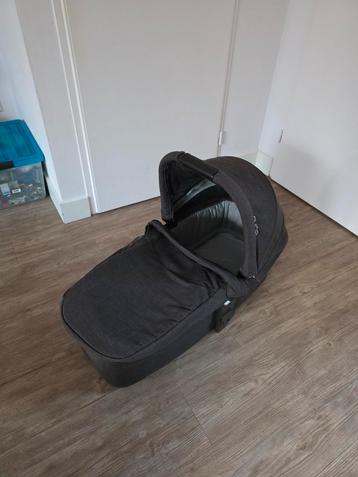 Nuna carry cot zgan beschikbaar voor biedingen