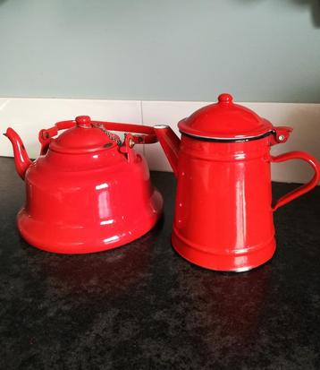 Emaillen ketel en koffiepot beschikbaar voor biedingen