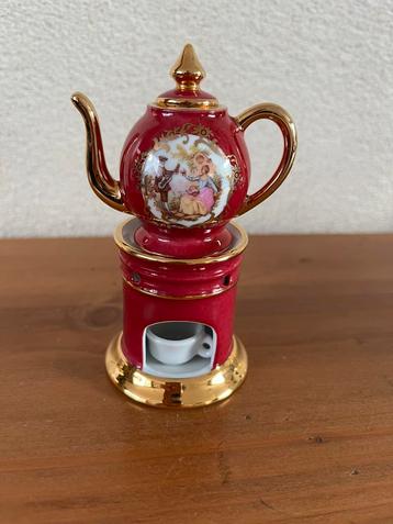 Limoges porseleinen theepotje op onderstel beschikbaar voor biedingen