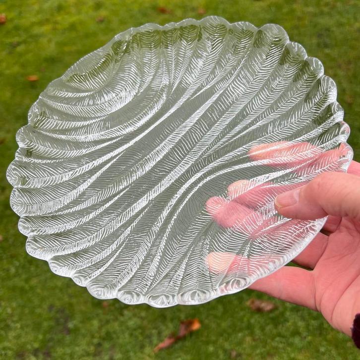 Vintage design glazen schaal met varenmotief (Pavel Pánek), Antiek en Kunst, Antiek | Schalen, Ophalen of Verzenden