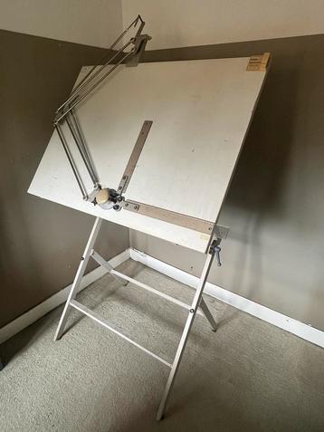 Tekentafel met Mechanisme beschikbaar voor biedingen