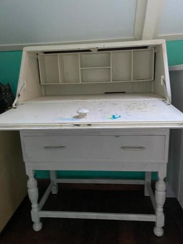 Gratis bureaukastje met lades beschikbaar voor biedingen